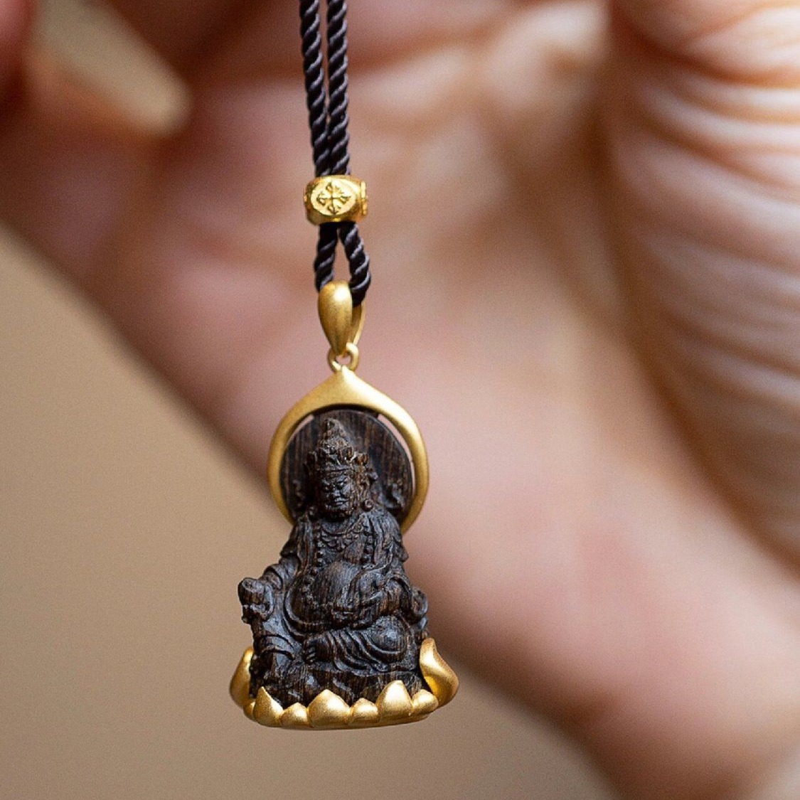 Yellow God of Wealth Pendant M - Ethnic Fashion Meaning 评论和价格